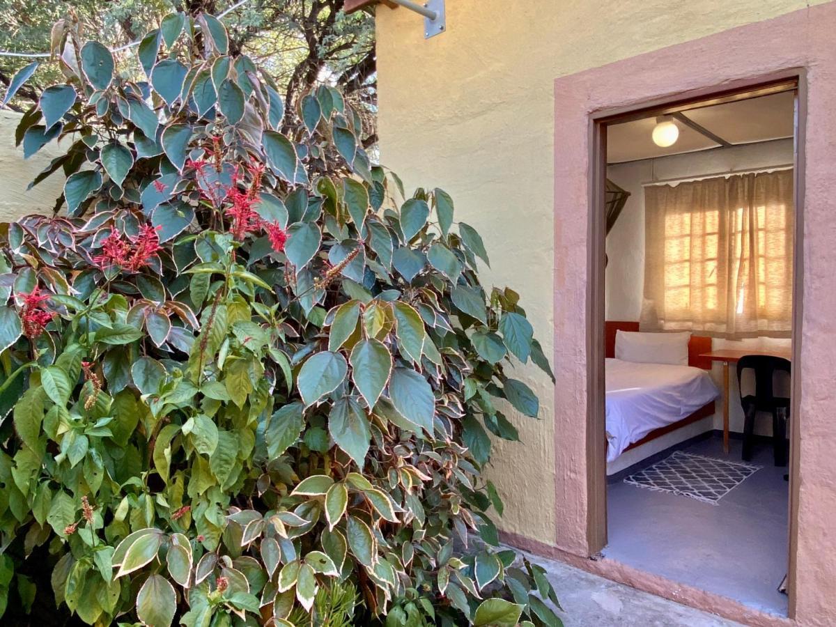 Divundu Guest House Exterior foto