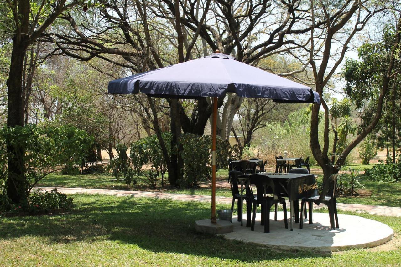 Divundu Guest House Exterior foto