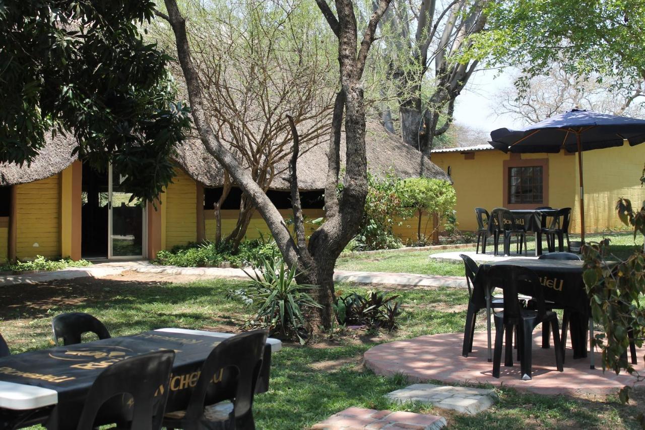 Divundu Guest House Exterior foto